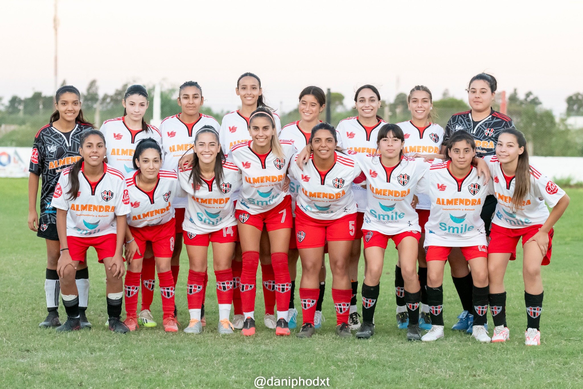 Las Leonas quedaron en pardas en su debut